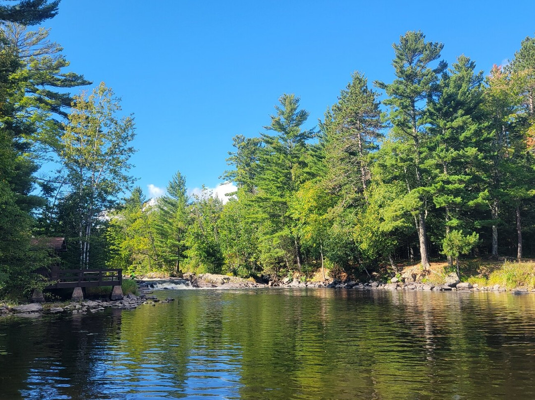 Lake of the Falls Country Park景点图片