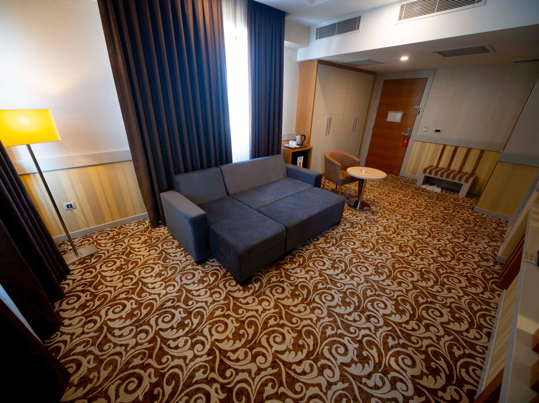 Grand Itimat Hotel主图