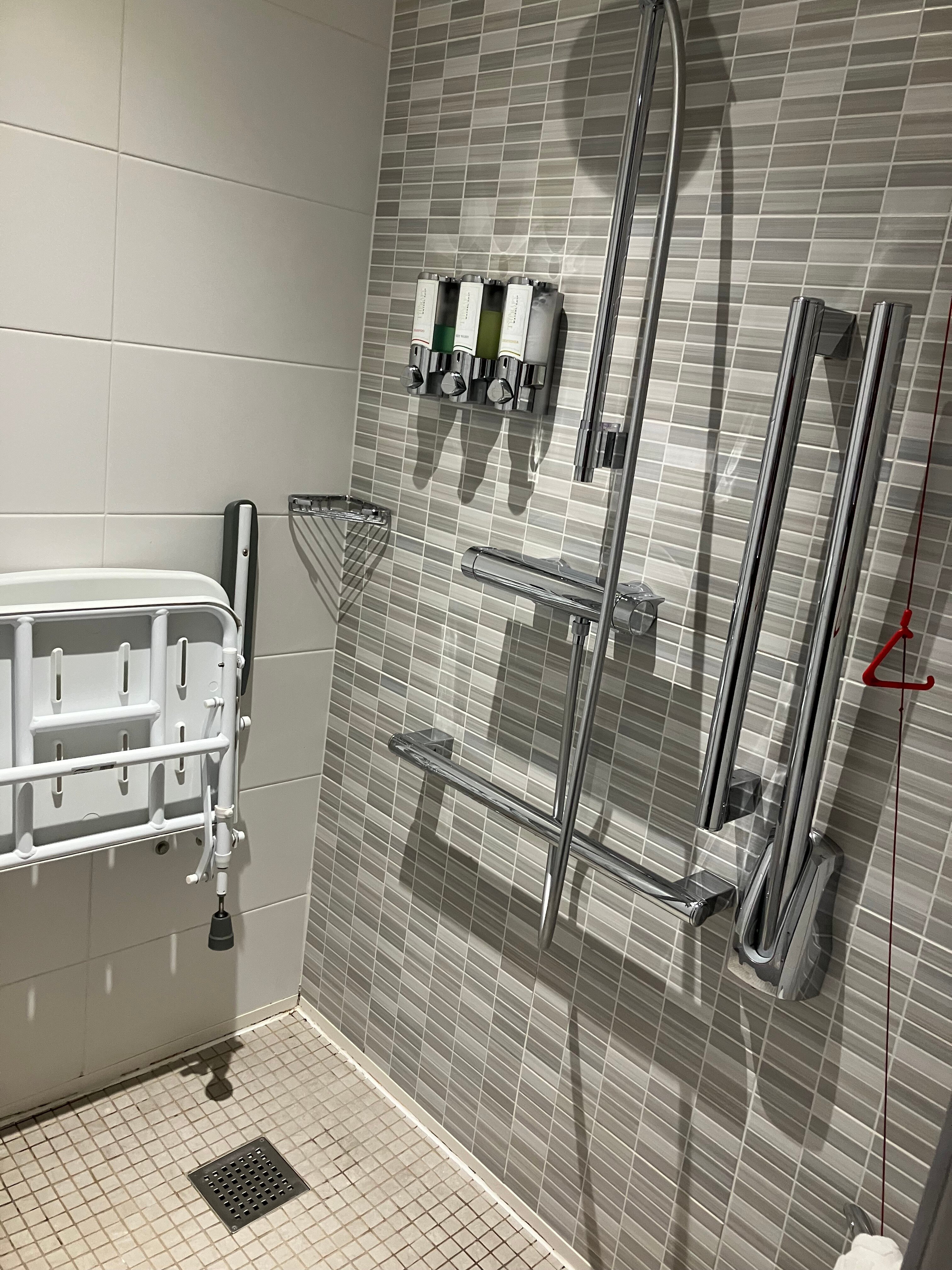 Hampton by Hilton Dundee City Center-浴室