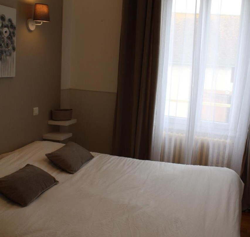 Logis Hôtel le Saint Romain主图