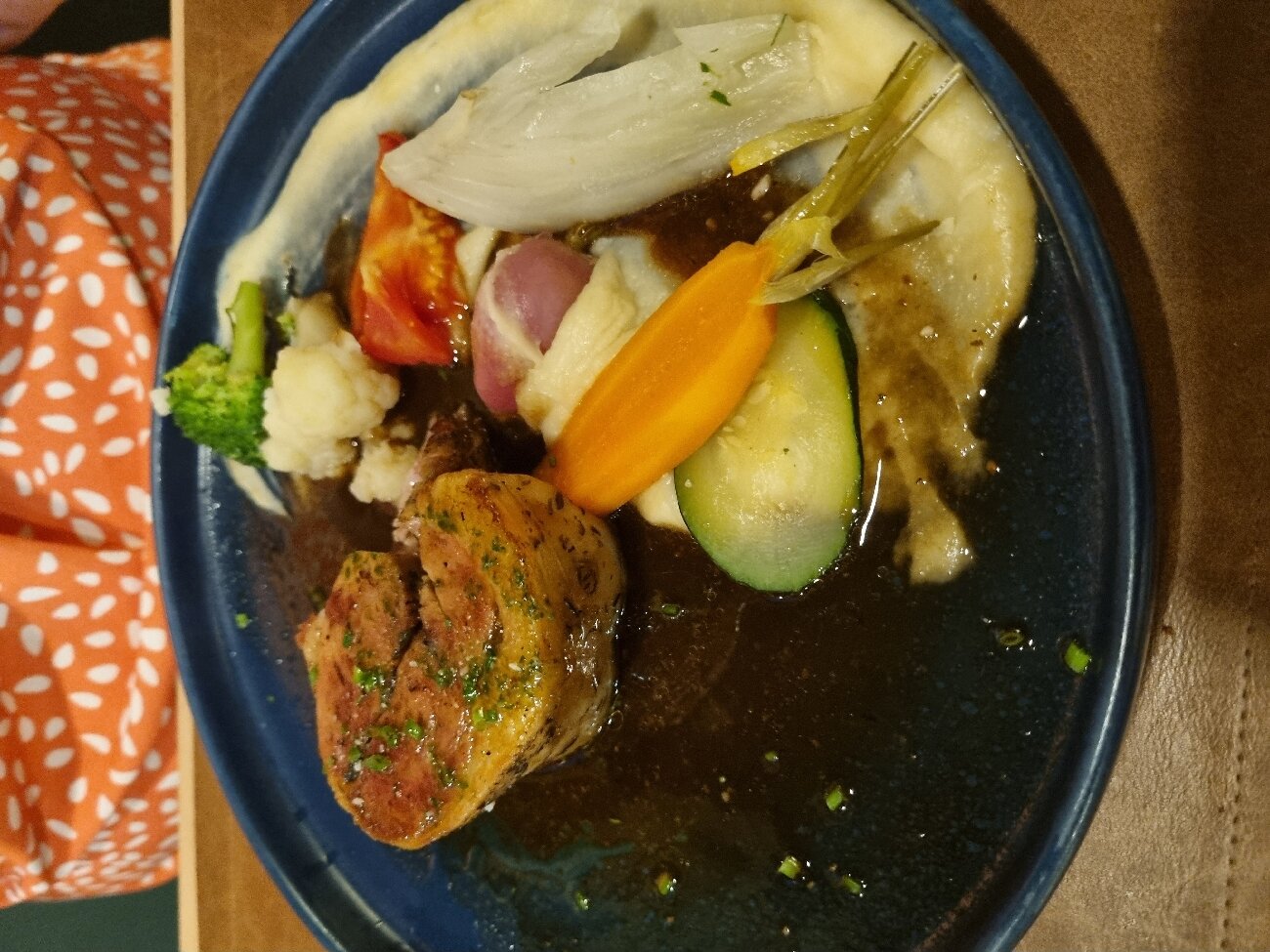 瑞莱斯美食家酒店-官方