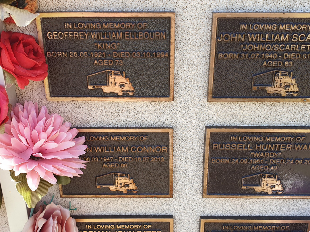 White Hill Truck Drivers Memorial景点图片