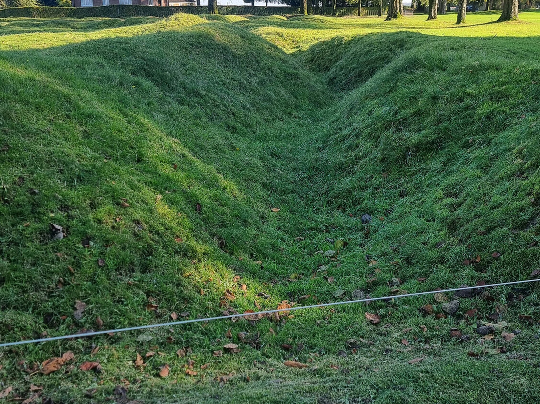 Chemins d'Histoire Battlefield Tours景点图片