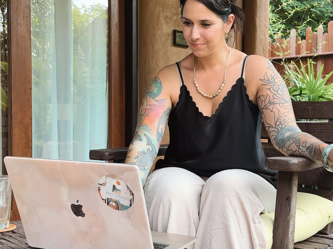 旺季泳池水疗别墅主图