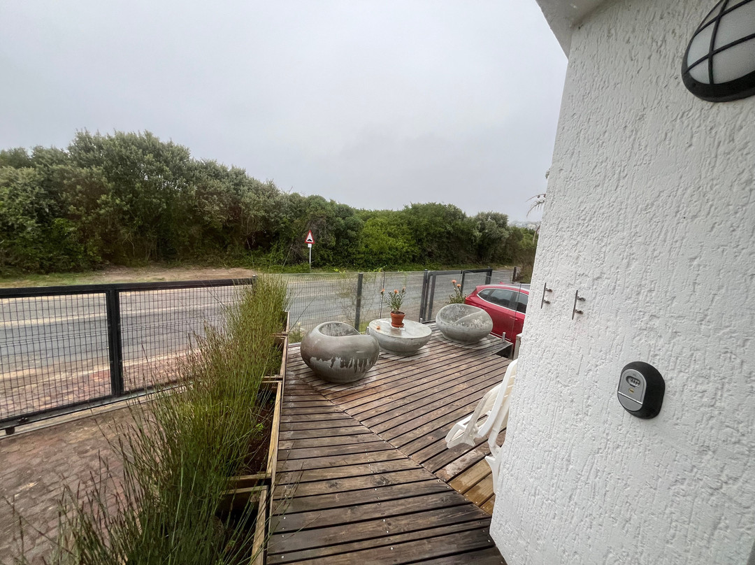 Sunshowers Beachfront Luxury Self Catering Accommodation主图