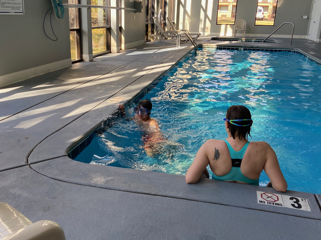 Days Inn & Suites By Wyndham Murfreesborohot Tub主图