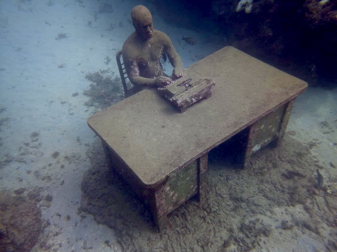 Underwater Sculptures景点图片