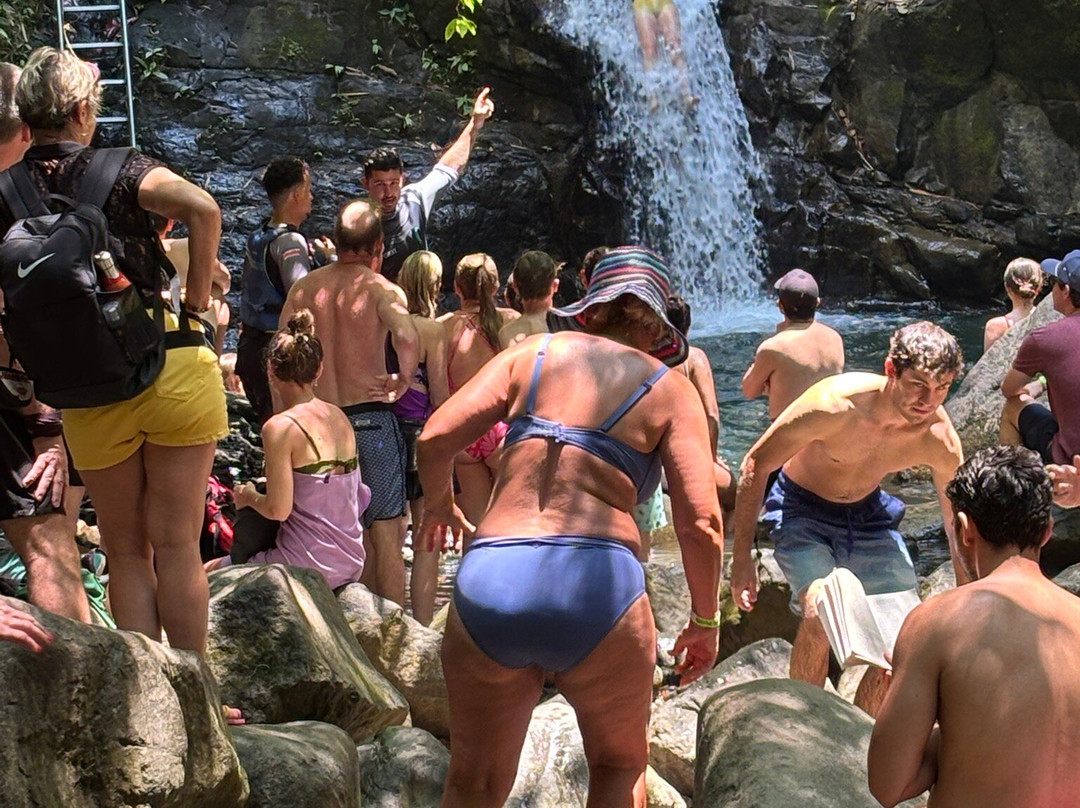 Uvita Waterfall景点图片