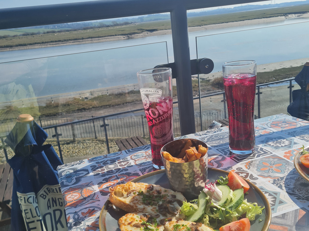 The Golden Ball Luxury Pods主图