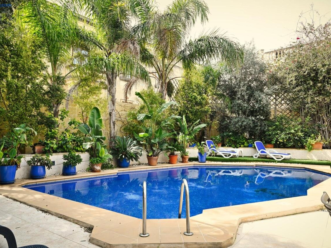 Fully-Detached Pool-House 'il-Holma' in Gozo Central