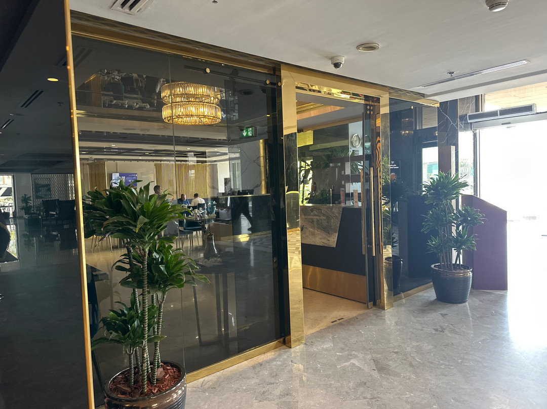 JOUDYAN King's Road Hotel