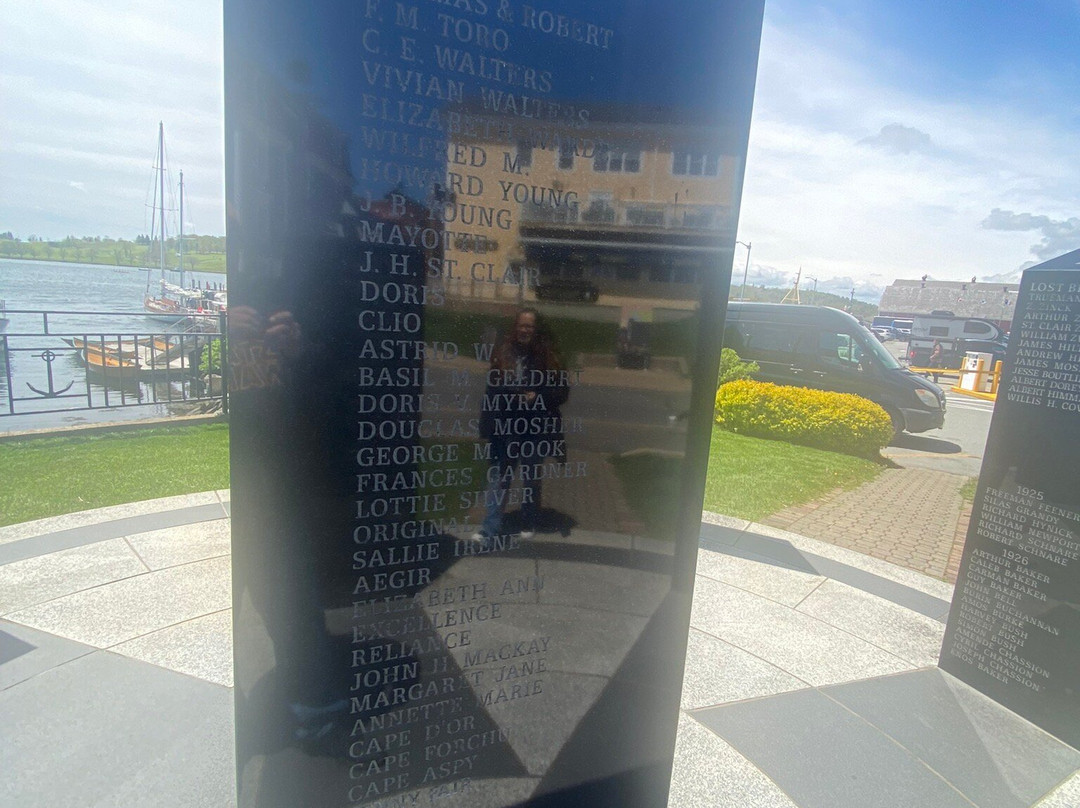 Fishermen's Memorial景点图片