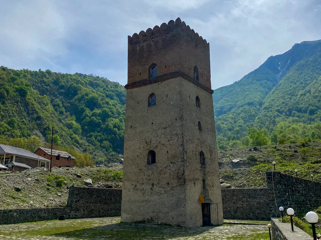 Sumug Gala Tower-Qakh必去景点