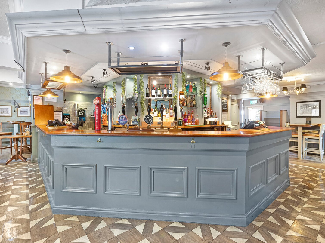 The Roebuck, Utley景点图片