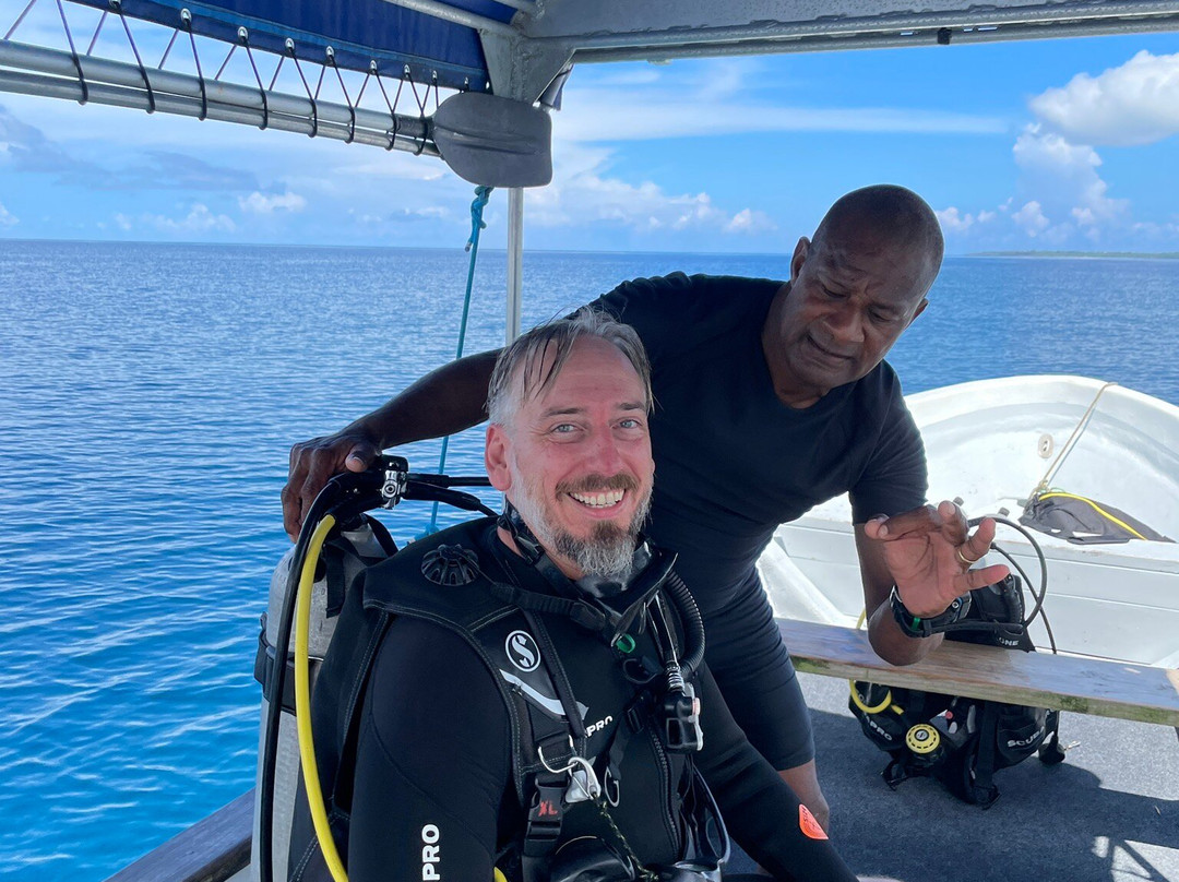 Big Blue Scuba Diving-维拉港必去景点
