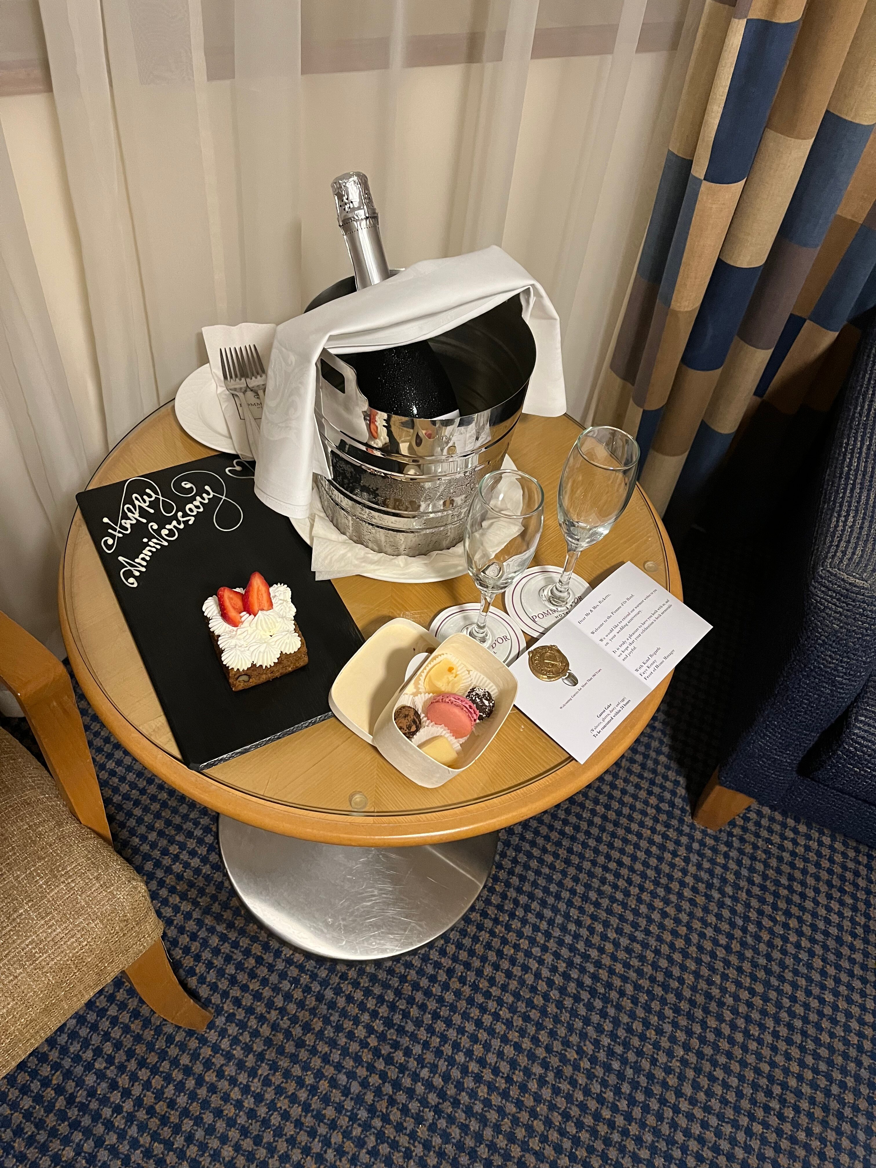 Pomme d'Or Hotel-客卧