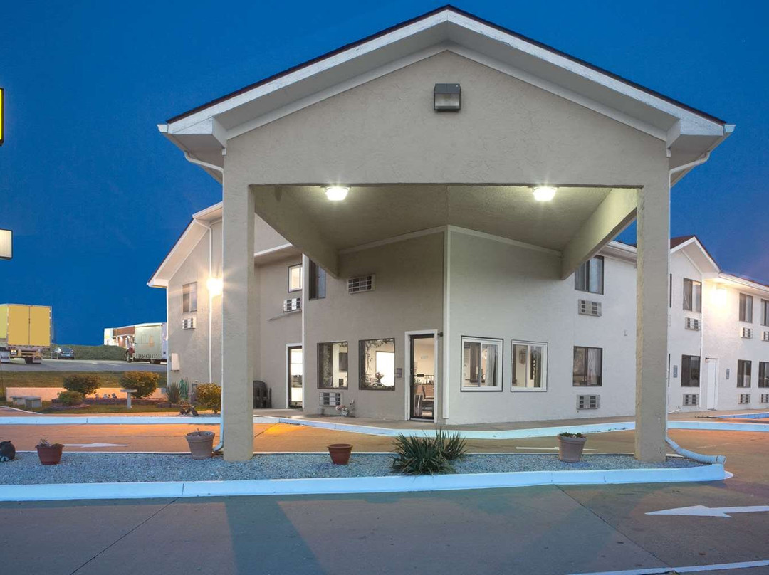 Super 8 by Wyndham Boonville