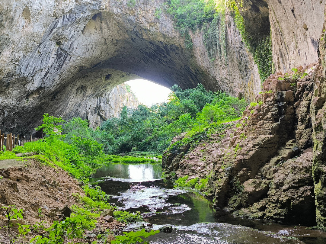 Devetashka Cave景点图片