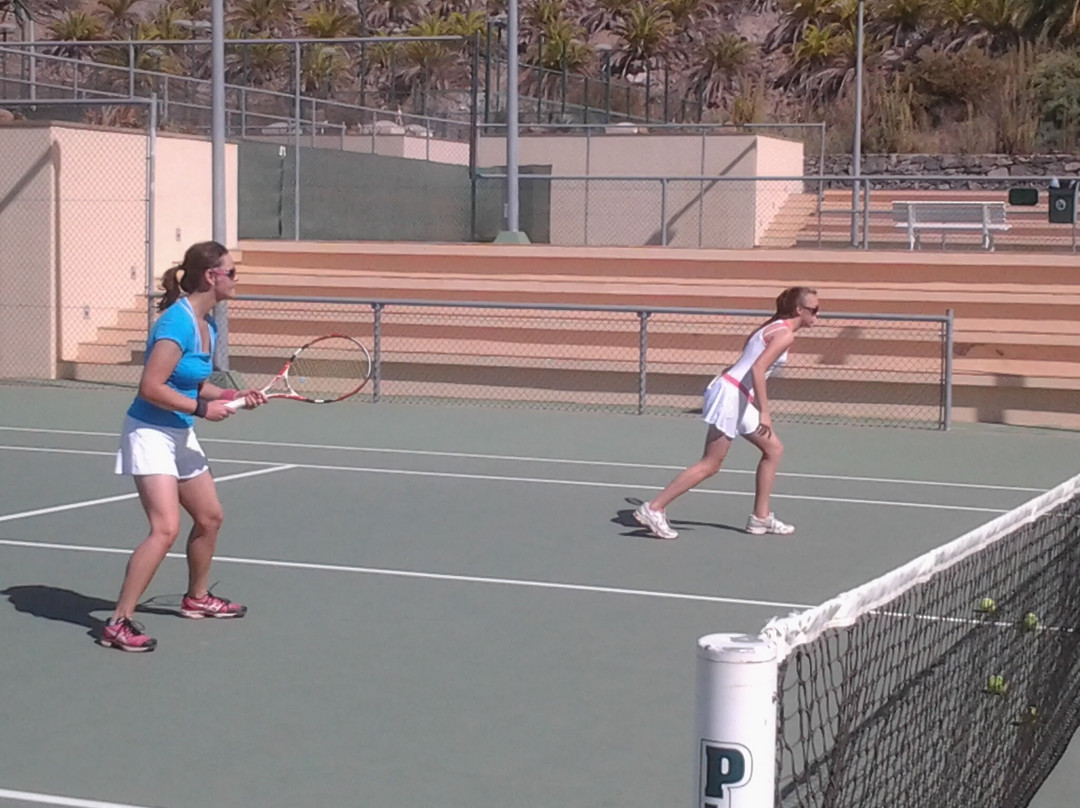 Play Tennis In The Sun-大加那利岛拉斯帕尔马斯必去景点