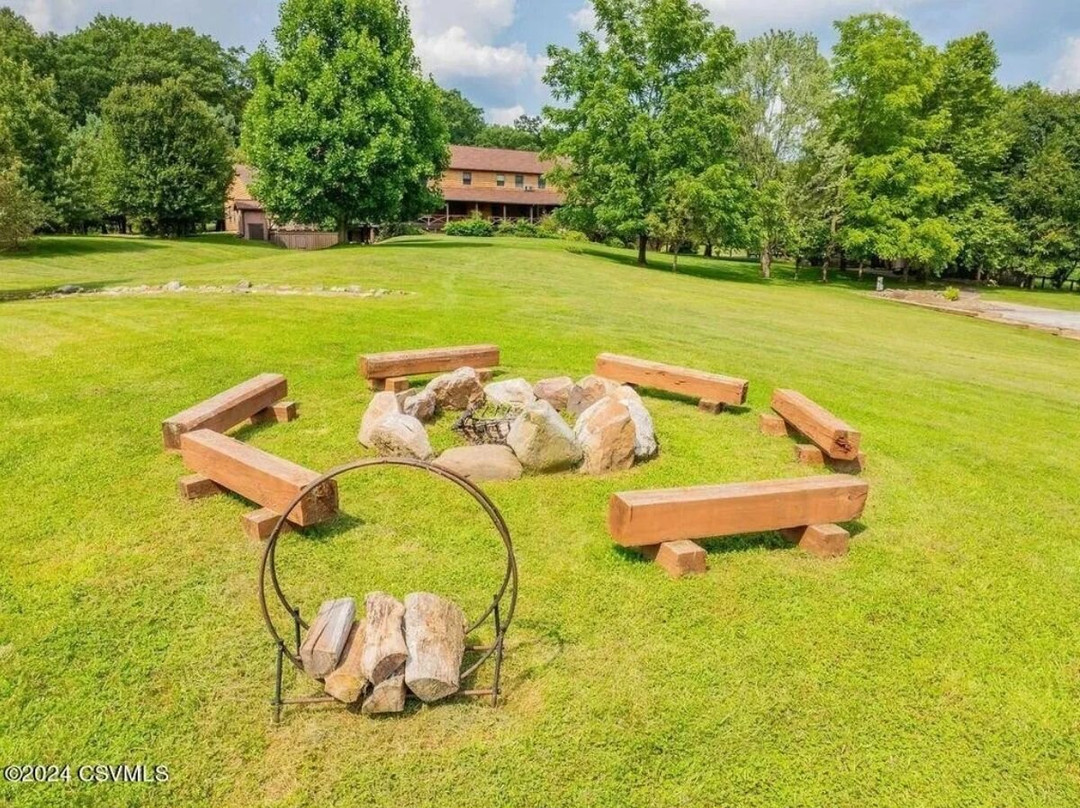 Raven Creek Lodge主图