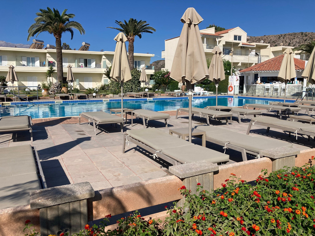 GK Beach Hotel主图