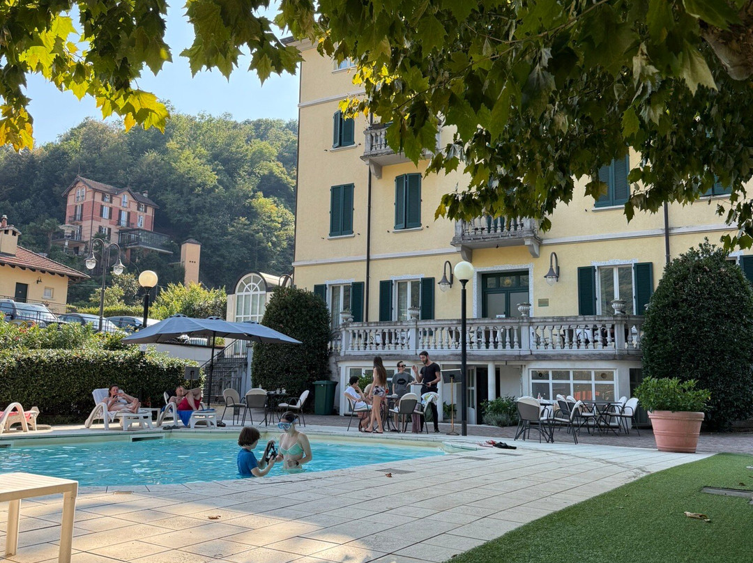 Caroline Hotel Brusimpiano主图