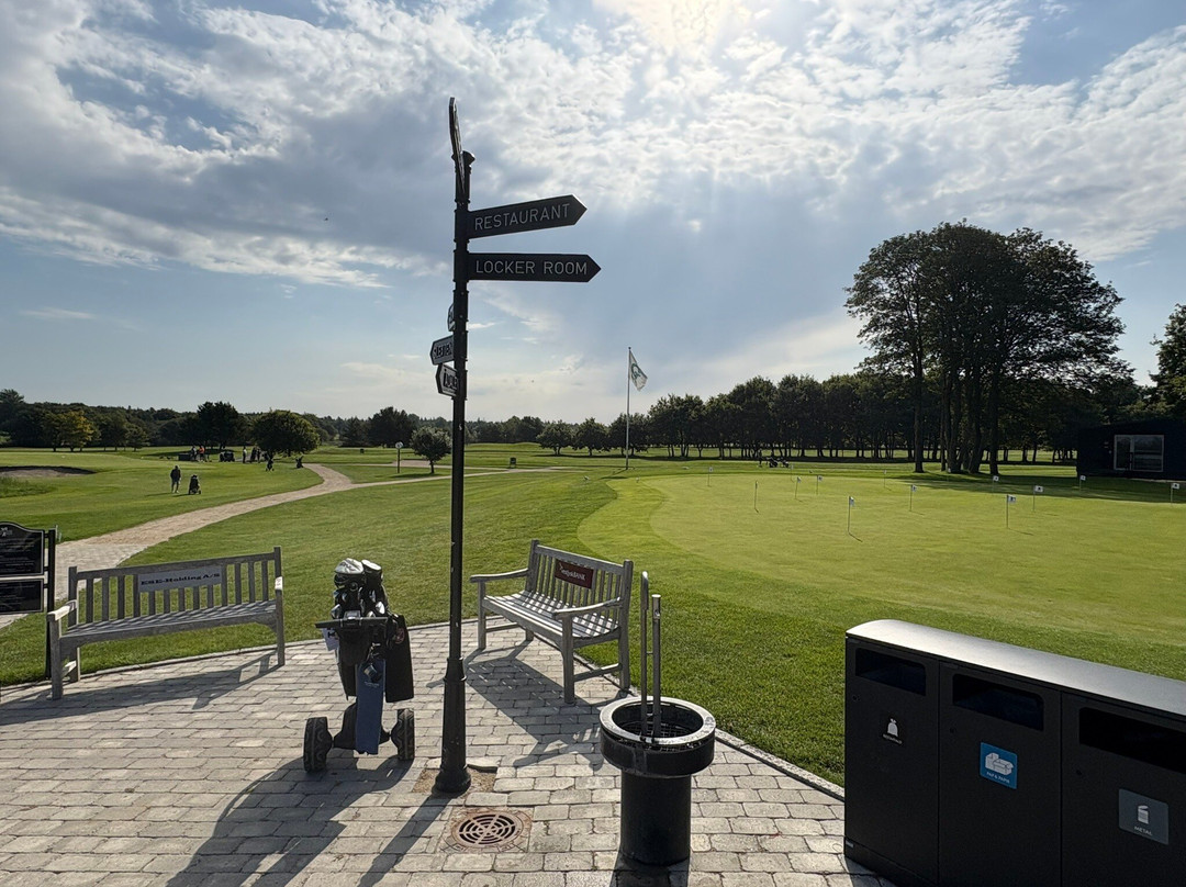Breinholtgaard Golf Center-艾斯堡必去景点