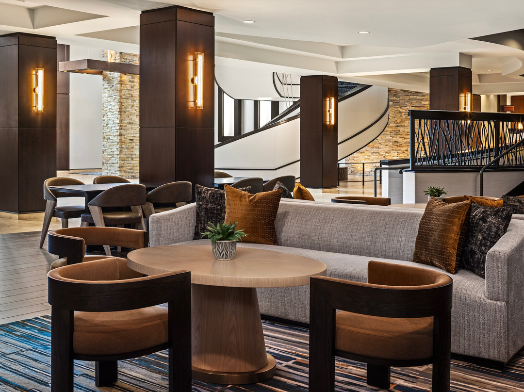 万豪布卢明顿诺马尔酒店&会议中心主图