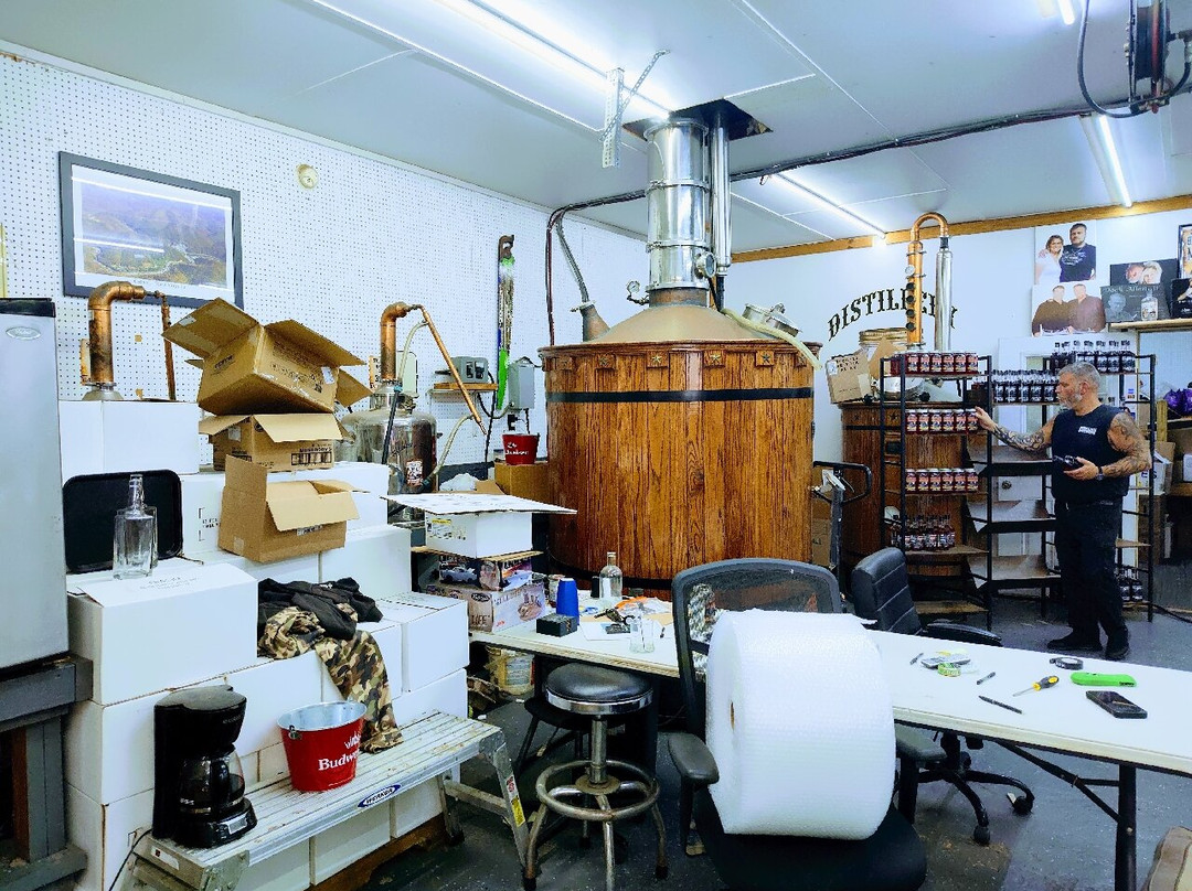 Hatfield & McCoy Moonshine-Gilbert必去景点