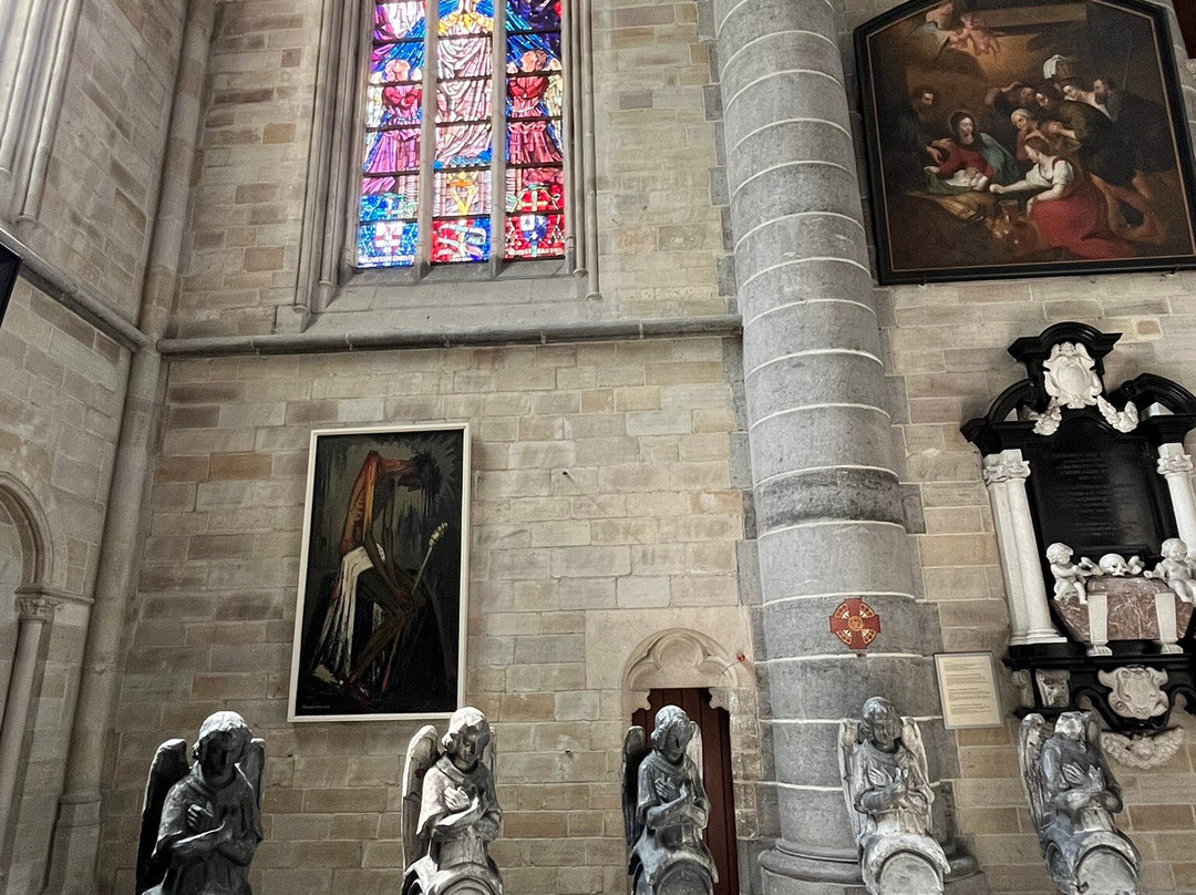 Saint Martin's Cathedral-伊普尔必去景点