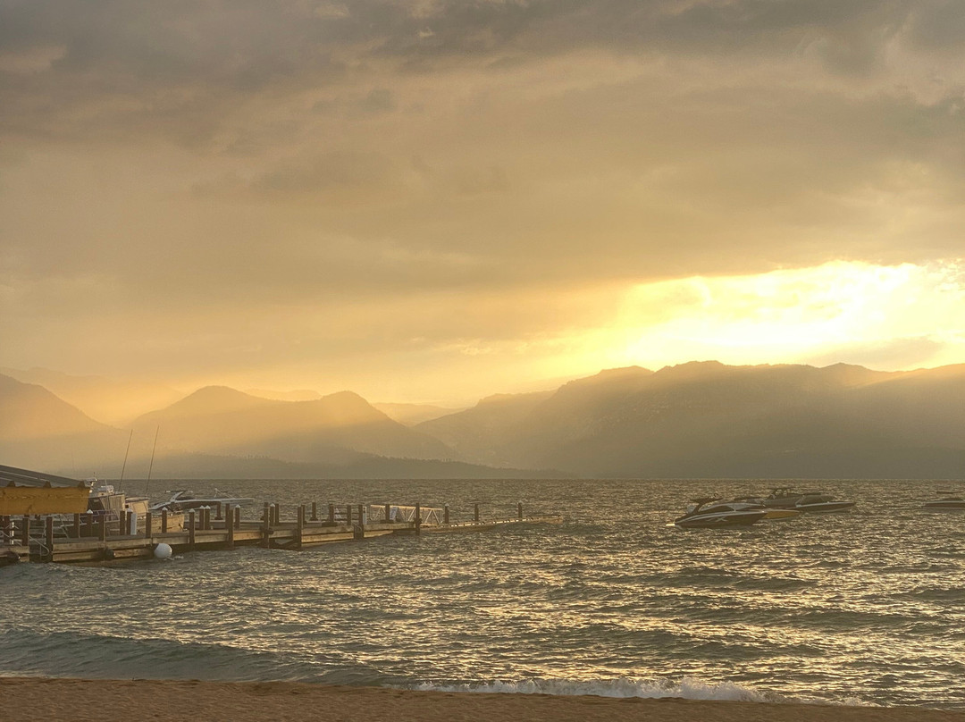 Round Hill Pines Beach and Marina-Zephyr Cove必去景点