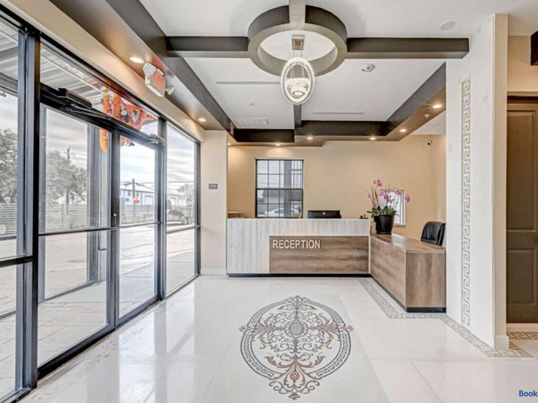 Comfeeni Inn & Suites