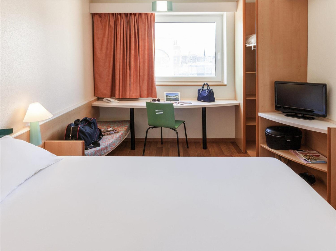 宜必思穆尔西亚酒店主图