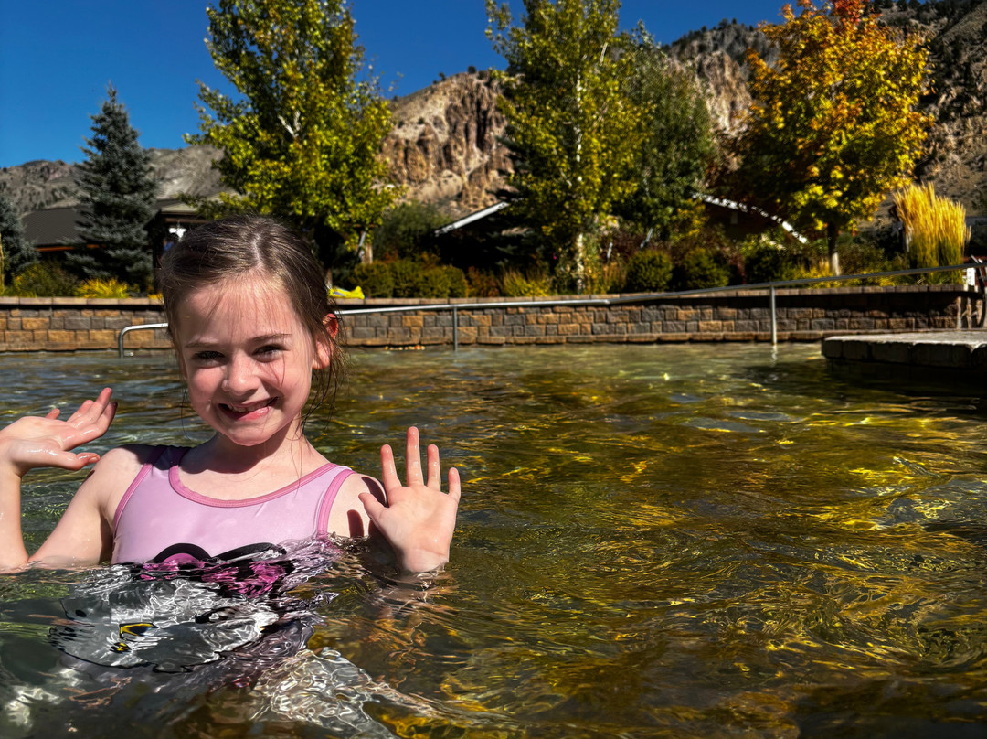 Yellowstone Hot Springs-加德纳必去景点