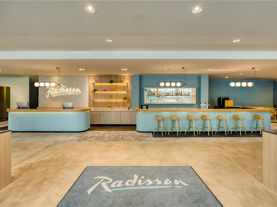 圣吉尔酒店住宿-Radisson Hotel Brussels Centre Midi