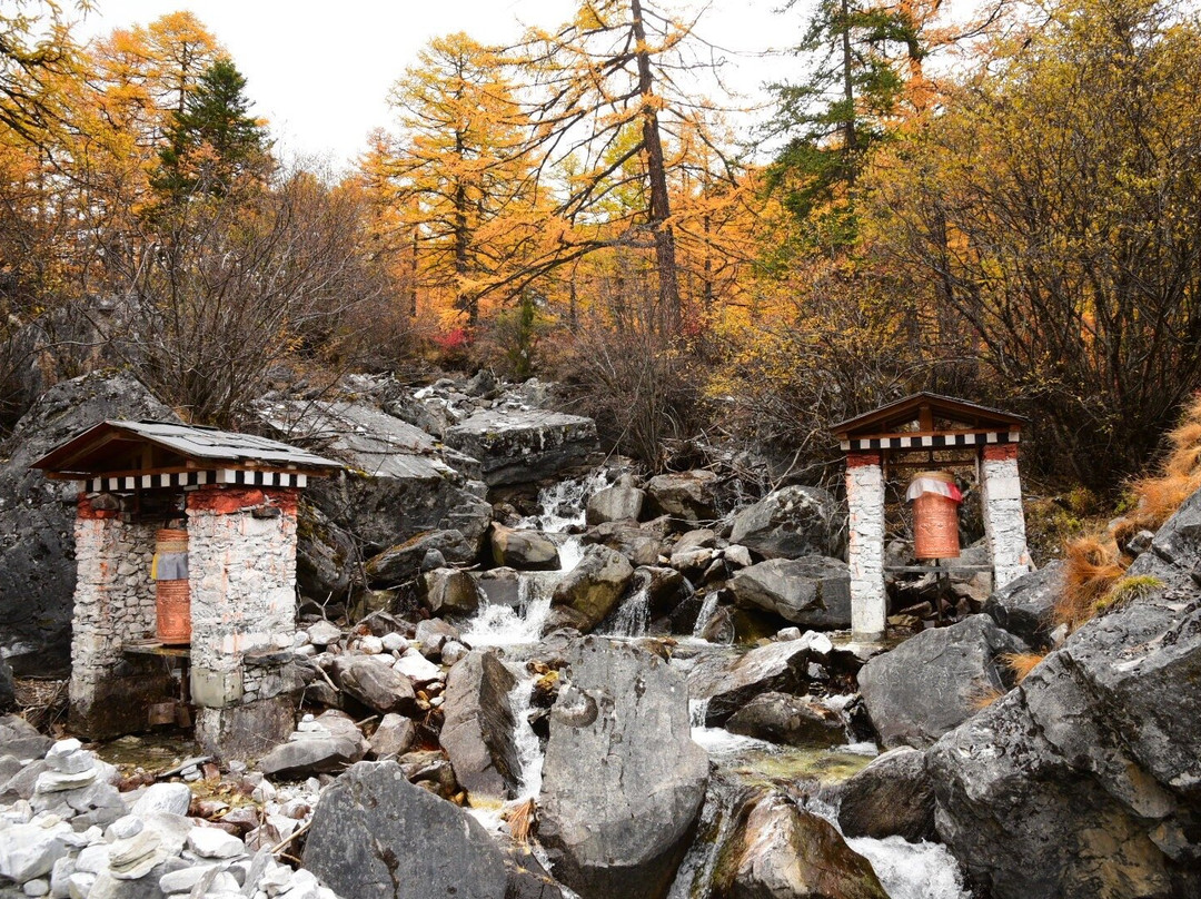 稻城亚丁风景区-稻城县必去景点