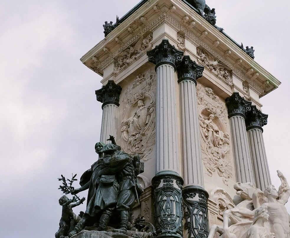 阿方索十二世国王纪念碑-马德里必去景点