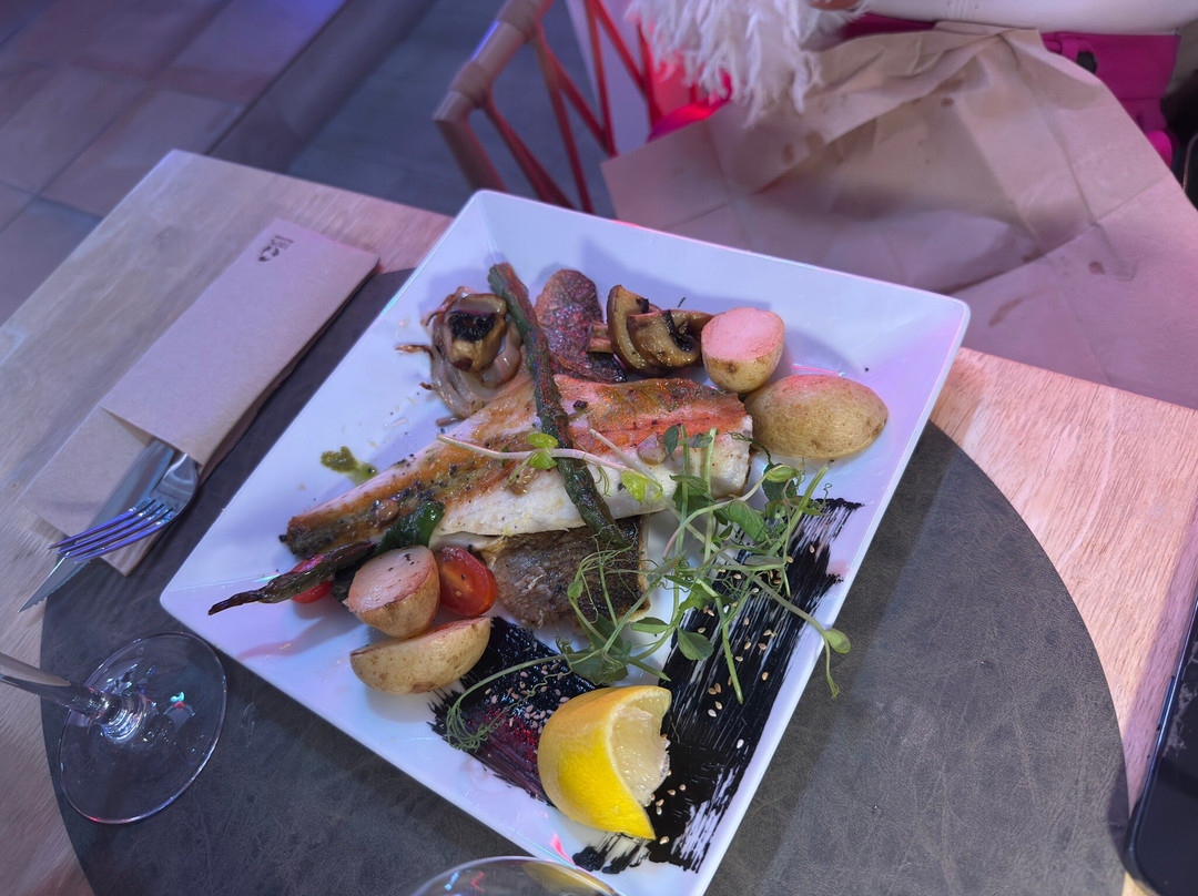 Zenzero Gastro Restaurant Cocktail Bar