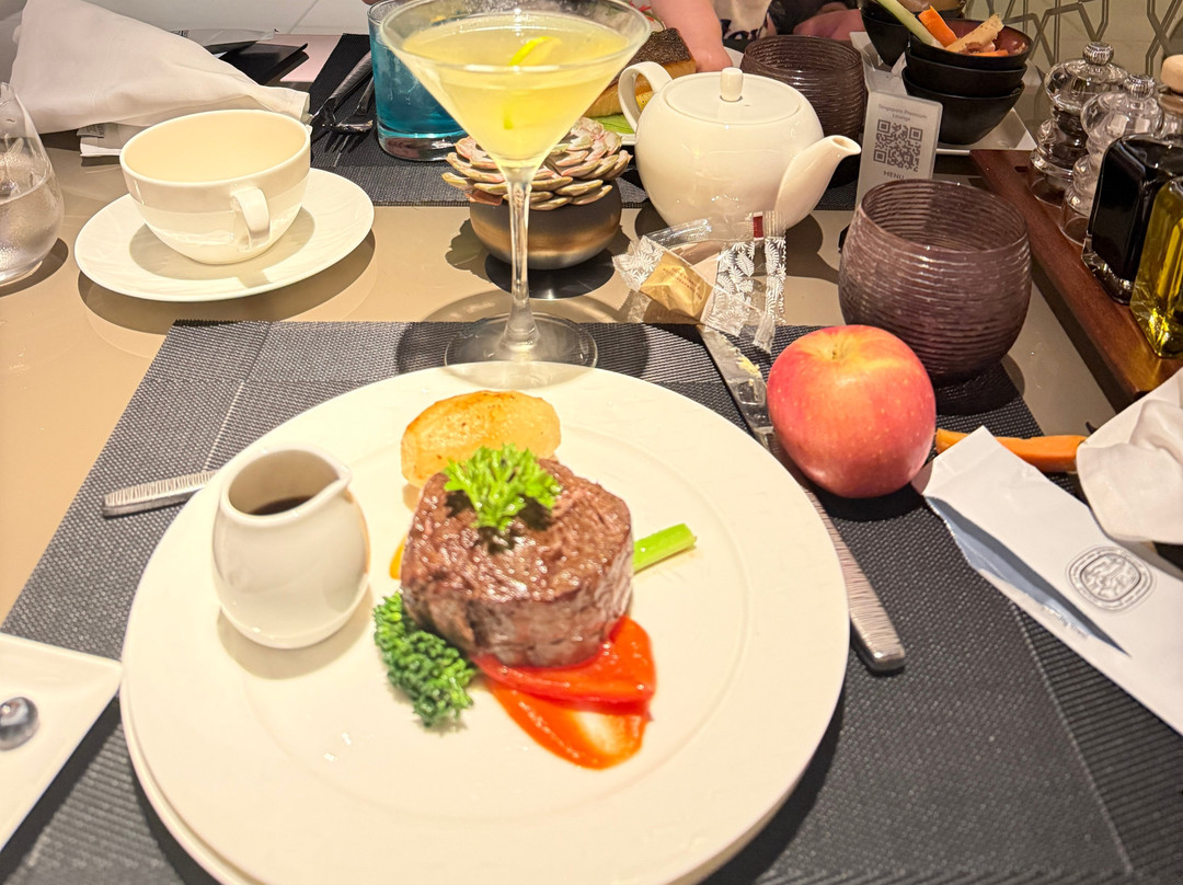 Qatar Airways Premium Lounge - Changi Airport-新加坡必去景点