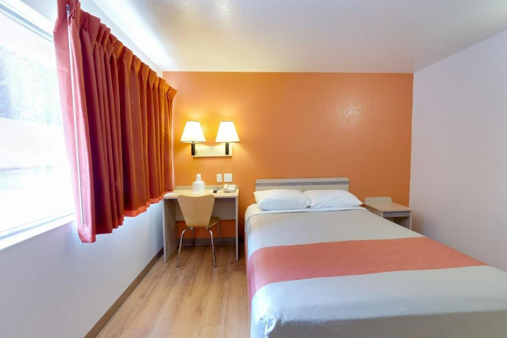 Shasta Vista Inn & Suites