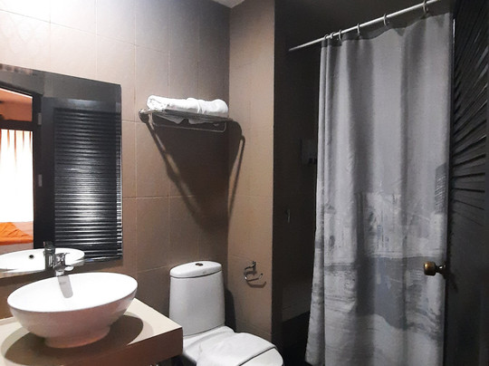 拉伯丝柏旅店主图