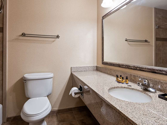 贝斯特韦斯特普勒斯北坎通旅馆&套房酒店主图