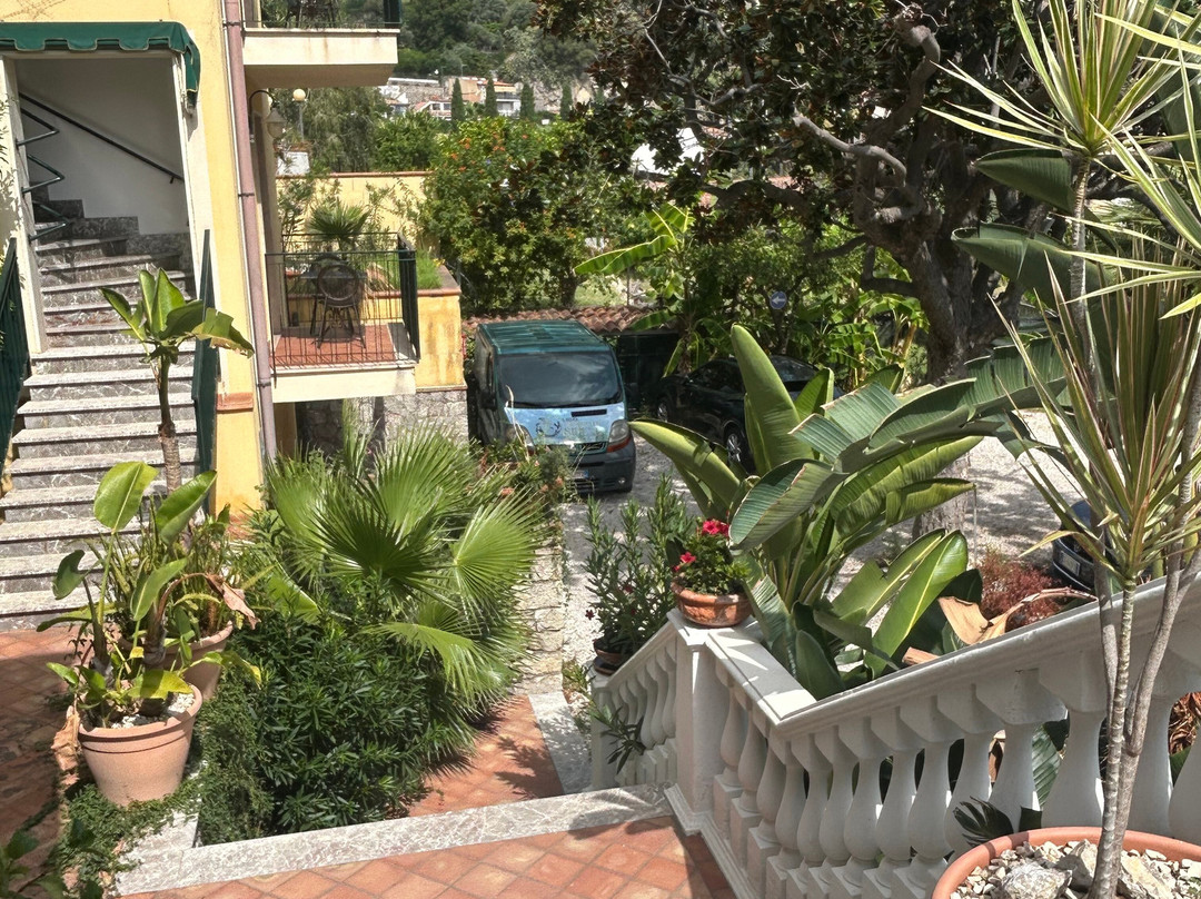 拜亚德尔西雷奈酒店主图