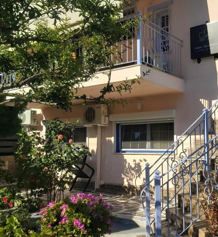 Liakos' Apartments