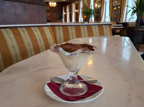 欧罗巴酒店主图