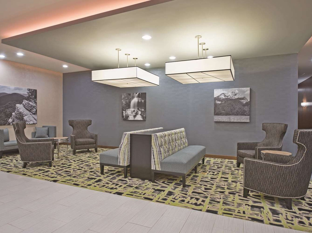 摩根敦拉昆塔温德姆套房酒店