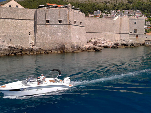 Deck & Cheers-米尼必去景点