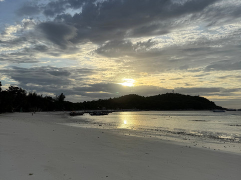 丽贝岛芭堤雅海滩玛丽度假村主图