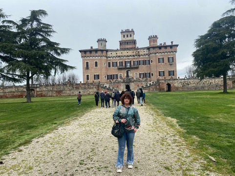 Castello Di Chignolo Po-Chignolo Po必去景点