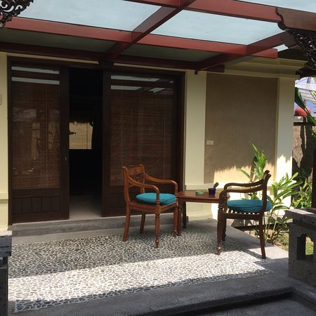 罗威那拜阁斯宫酒店主图